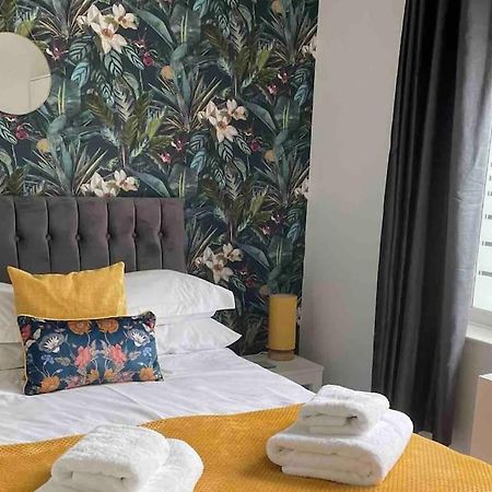 Cayton Village Hide Away 外观 照片
