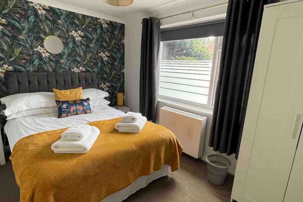 Cayton Village Hide Away 外观 照片
