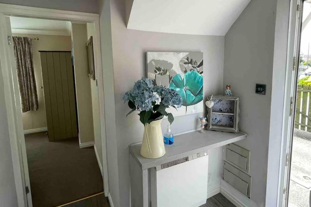 Cayton Village Hide Away 外观 照片